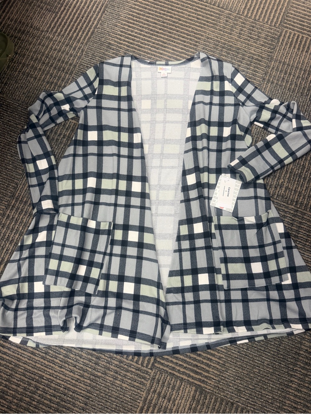 NWT LuLaRoe Caroline Plaid Cardigan in Gray, Black Cream SZ Small